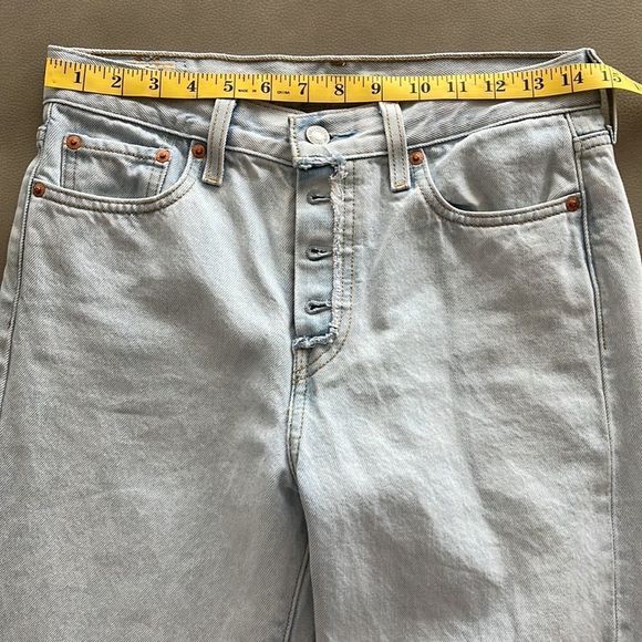 Levi's Wedgie Straight Button Down Ripped Jans Size 28 - Picture 5 of 9